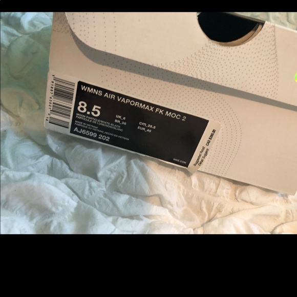 Nike Vapomaxes - Picture 3 of 3